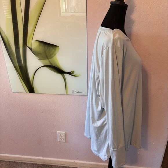 Women’s shirt size 2X - Picture 2 of 4